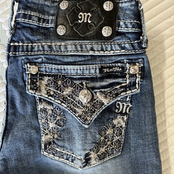 Miss Me JP5810P Cuffed Capri Cropped Blue Denim Jeans Jewel Flap Back Pockets 29 - Picture 9 of 9